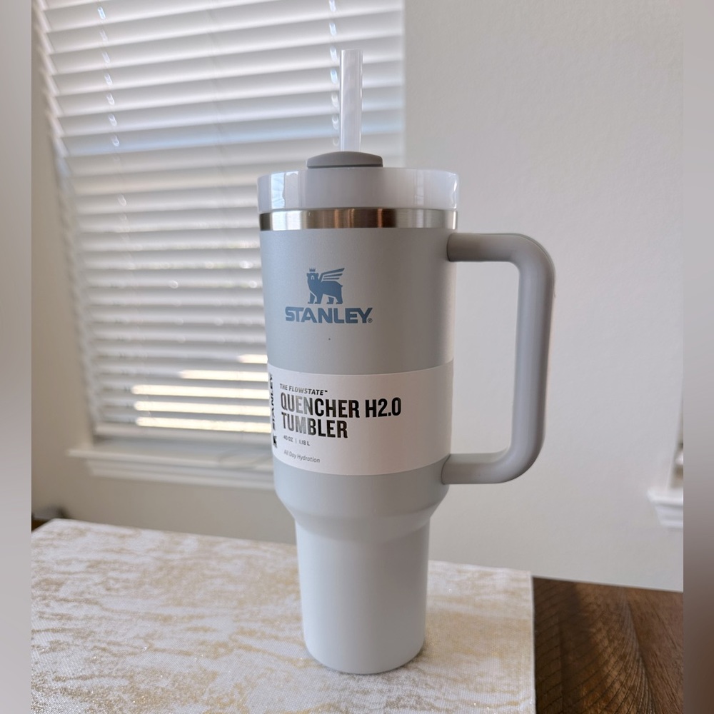 NWT Stanley FOG 40 oz. Quencher H2.0 FlowState Tumbler